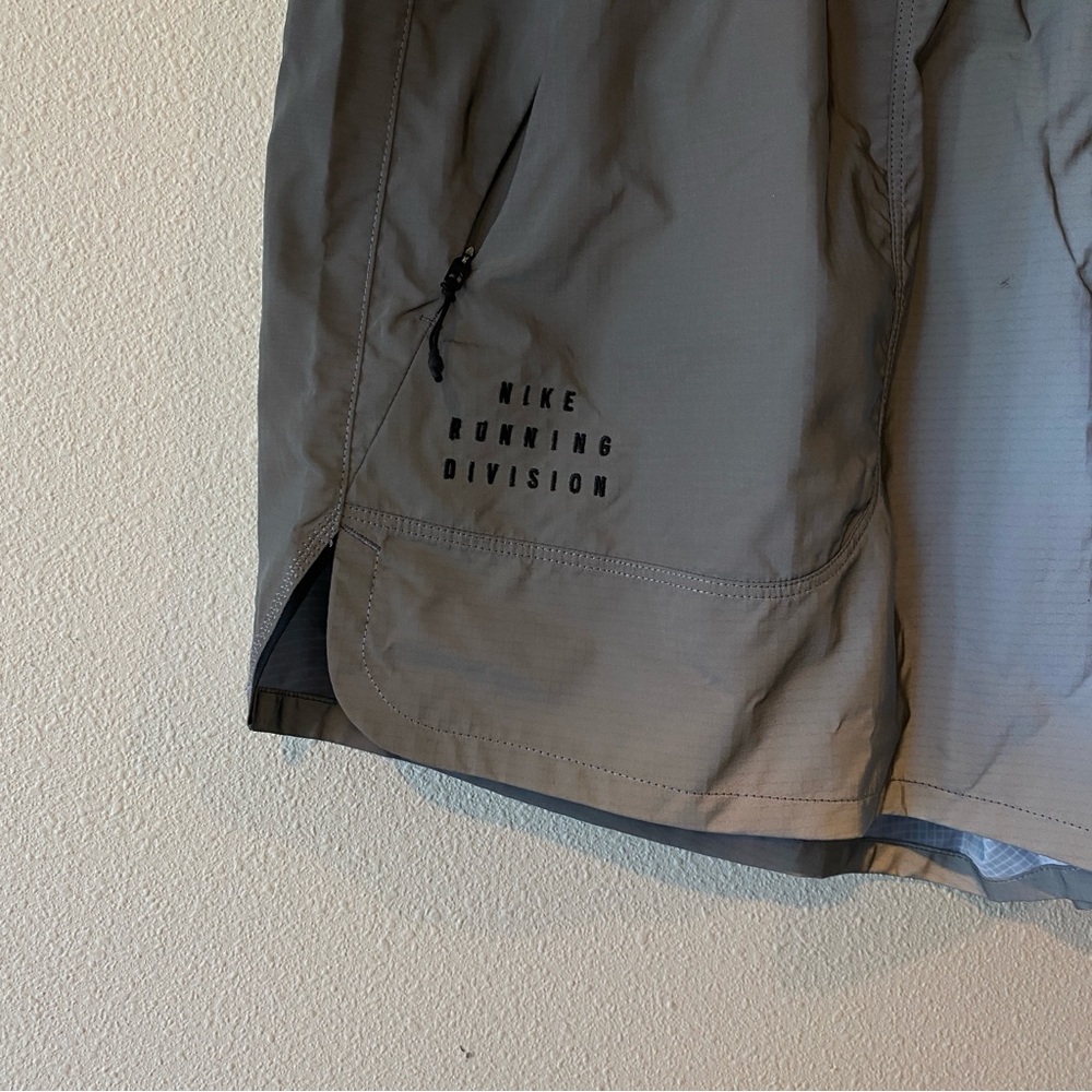 Nike Running Division Reflective Running Shorts FZ1123-035 $100 - Size XL - Picture 6 of 11